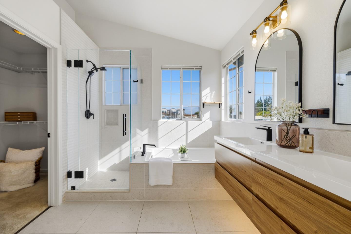 Detail Gallery Image 66 of 111 For 1152 La Rochelle Ter #F,  Sunnyvale,  CA 94089 - 3 Beds | 2/1 Baths