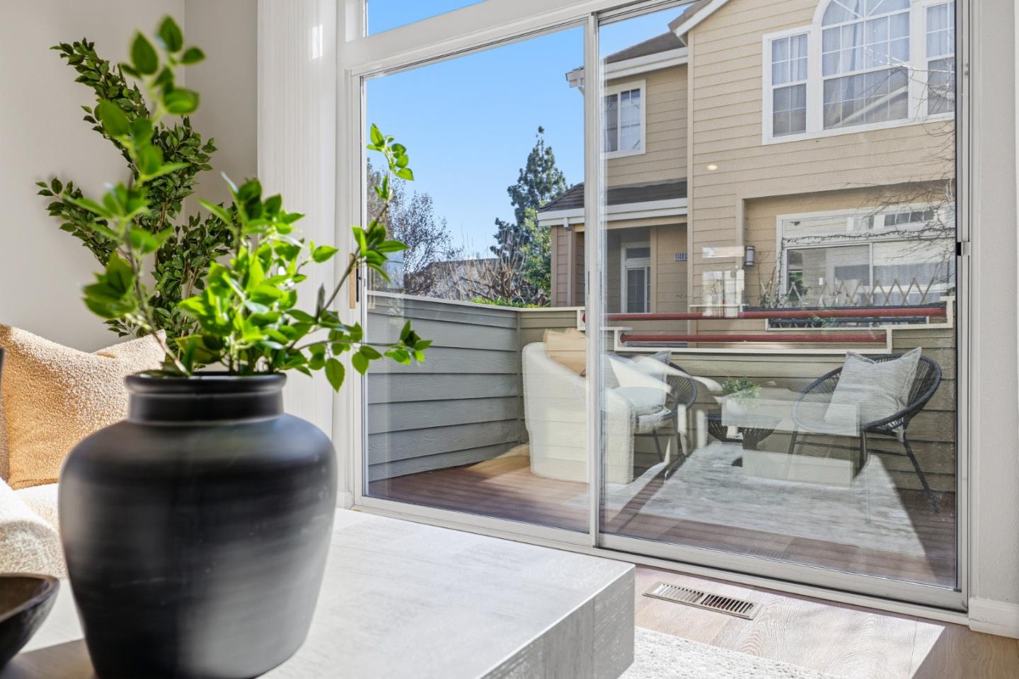 Detail Gallery Image 9 of 111 For 1152 La Rochelle Ter #F,  Sunnyvale,  CA 94089 - 3 Beds | 2/1 Baths