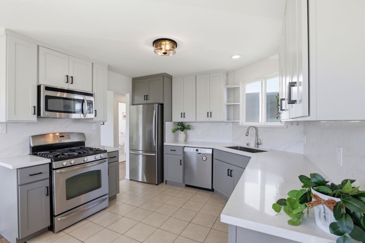 Detail Gallery Image 11 of 40 For 554 Mangels Ave, San Francisco,  CA 94127 - 4 Beds | 3 Baths