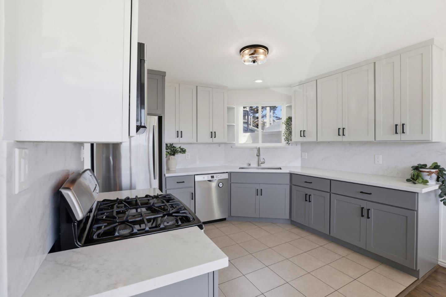 Detail Gallery Image 12 of 40 For 554 Mangels Ave, San Francisco,  CA 94127 - 4 Beds | 3 Baths