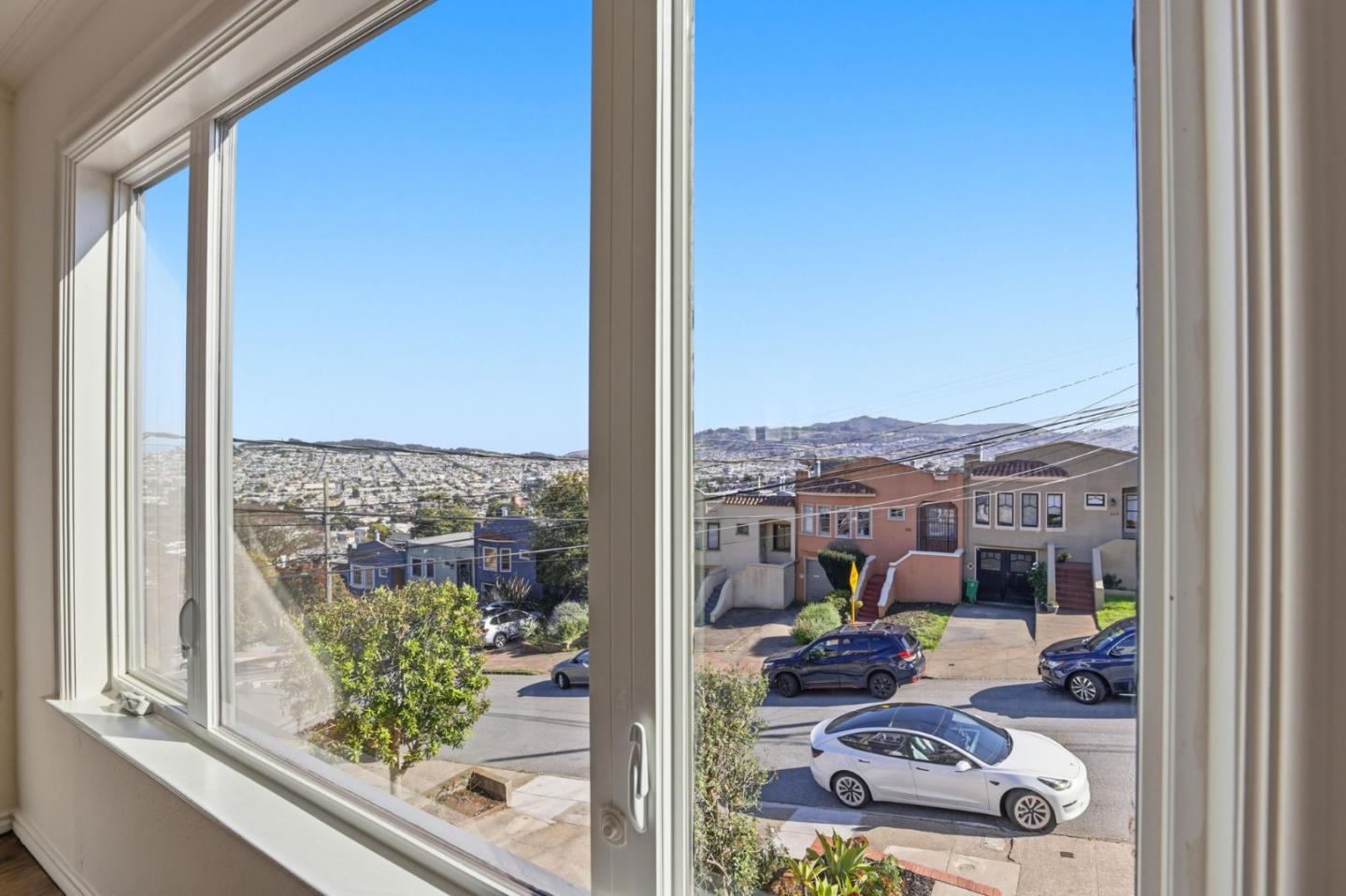 Detail Gallery Image 9 of 40 For 554 Mangels Ave, San Francisco,  CA 94127 - 4 Beds | 3 Baths