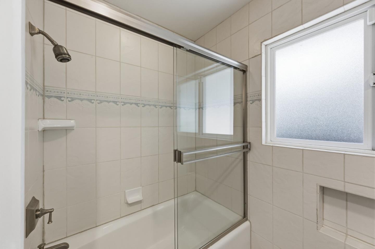 Detail Gallery Image 11 of 35 For 28 Willow Rd, Menlo Park,  CA 94025 - 3 Beds | 3 Baths