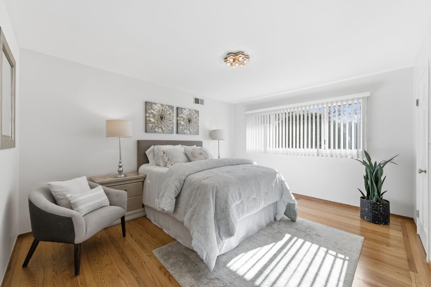 Detail Gallery Image 12 of 35 For 28 Willow Rd, Menlo Park,  CA 94025 - 3 Beds | 3 Baths