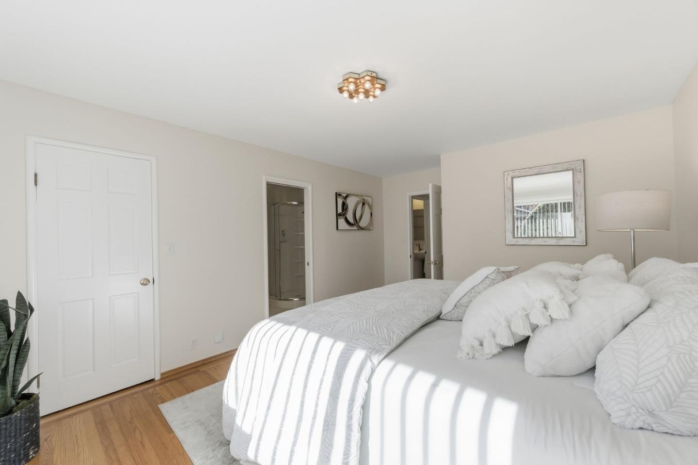 Detail Gallery Image 13 of 35 For 28 Willow Rd, Menlo Park,  CA 94025 - 3 Beds | 3 Baths