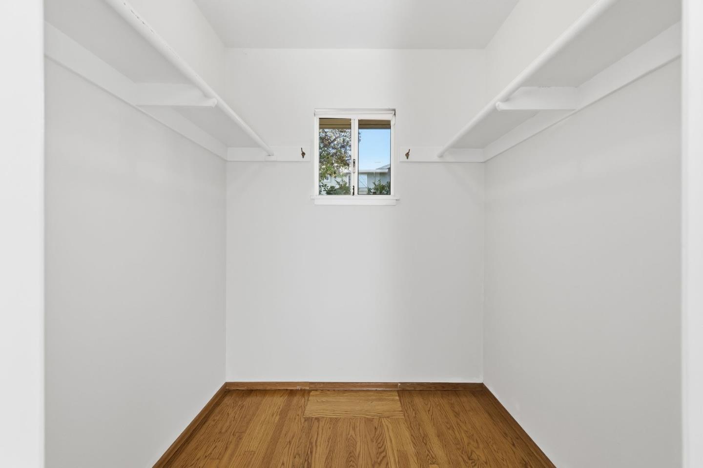 Detail Gallery Image 14 of 35 For 28 Willow Rd, Menlo Park,  CA 94025 - 3 Beds | 3 Baths