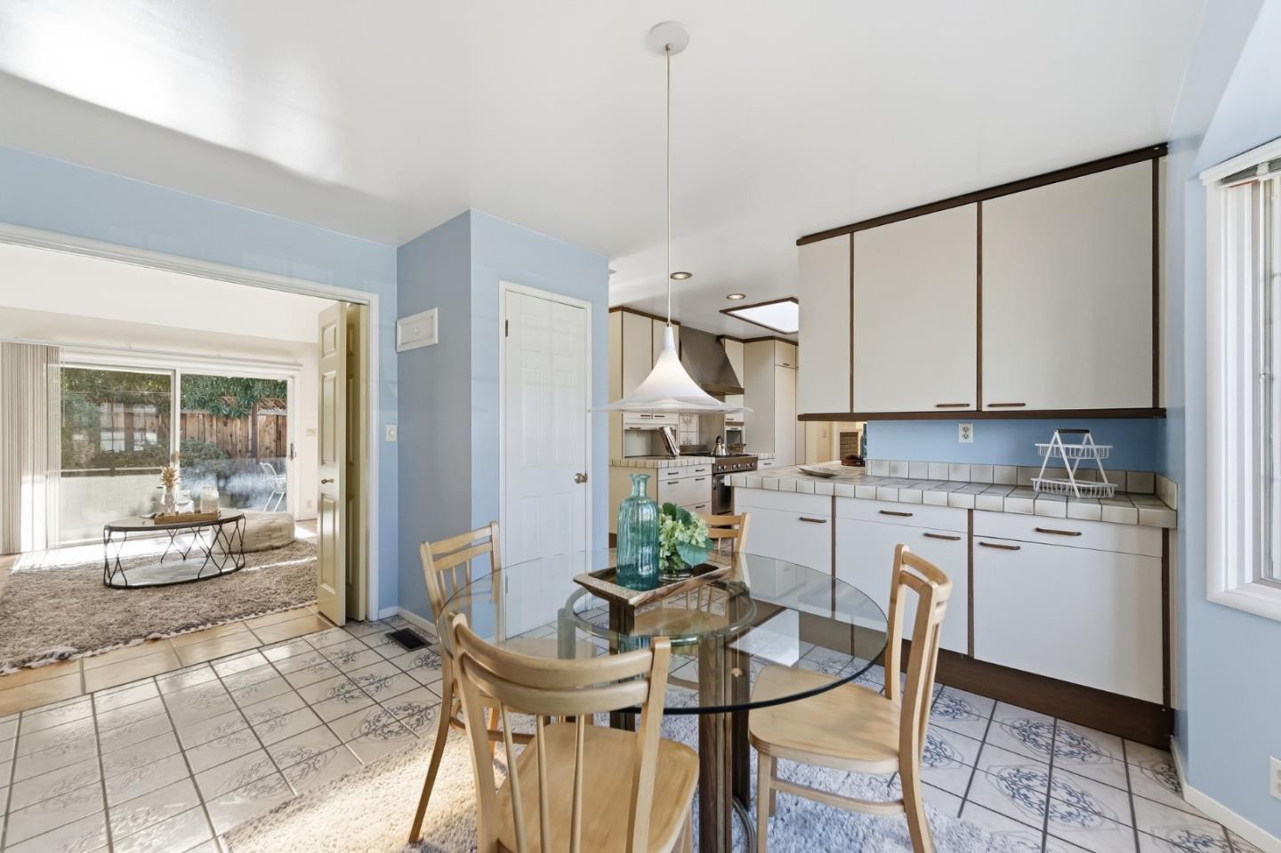 Detail Gallery Image 25 of 35 For 28 Willow Rd, Menlo Park,  CA 94025 - 3 Beds | 3 Baths