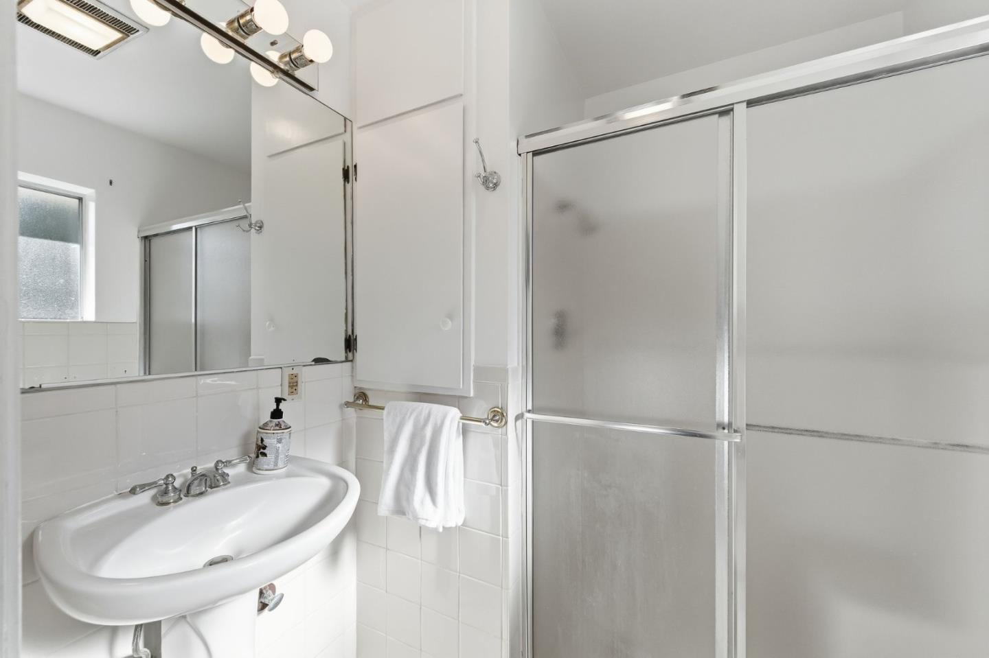 Detail Gallery Image 29 of 35 For 28 Willow Rd, Menlo Park,  CA 94025 - 3 Beds | 3 Baths