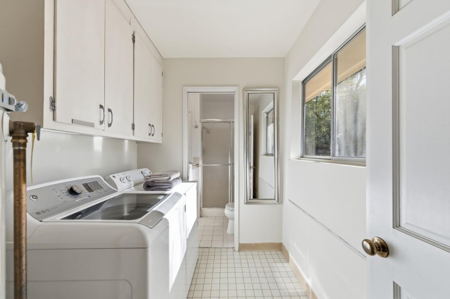 Detail Gallery Image 30 of 35 For 28 Willow Rd, Menlo Park,  CA 94025 - 3 Beds | 3 Baths