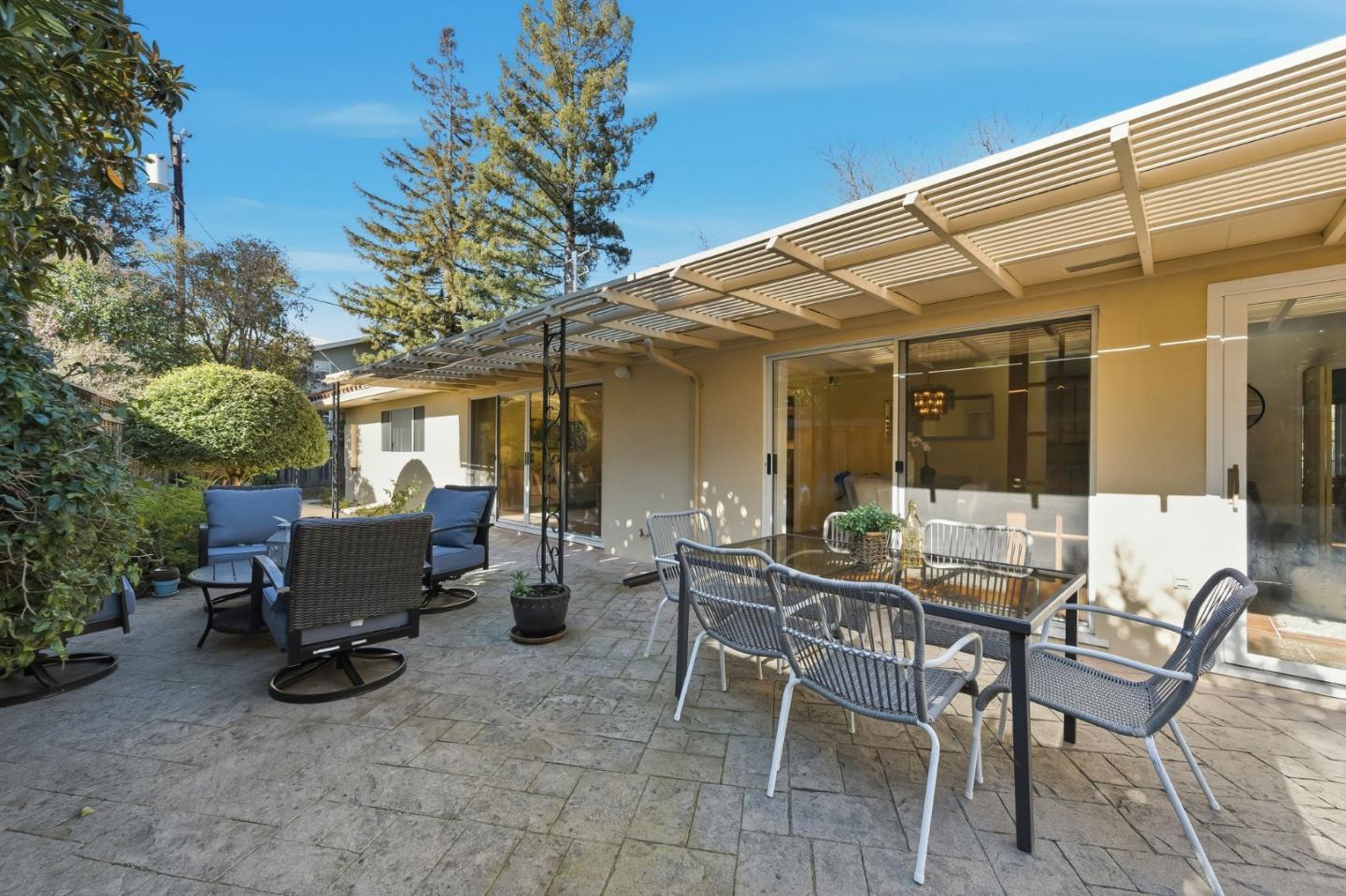 Detail Gallery Image 32 of 35 For 28 Willow Rd, Menlo Park,  CA 94025 - 3 Beds | 3 Baths