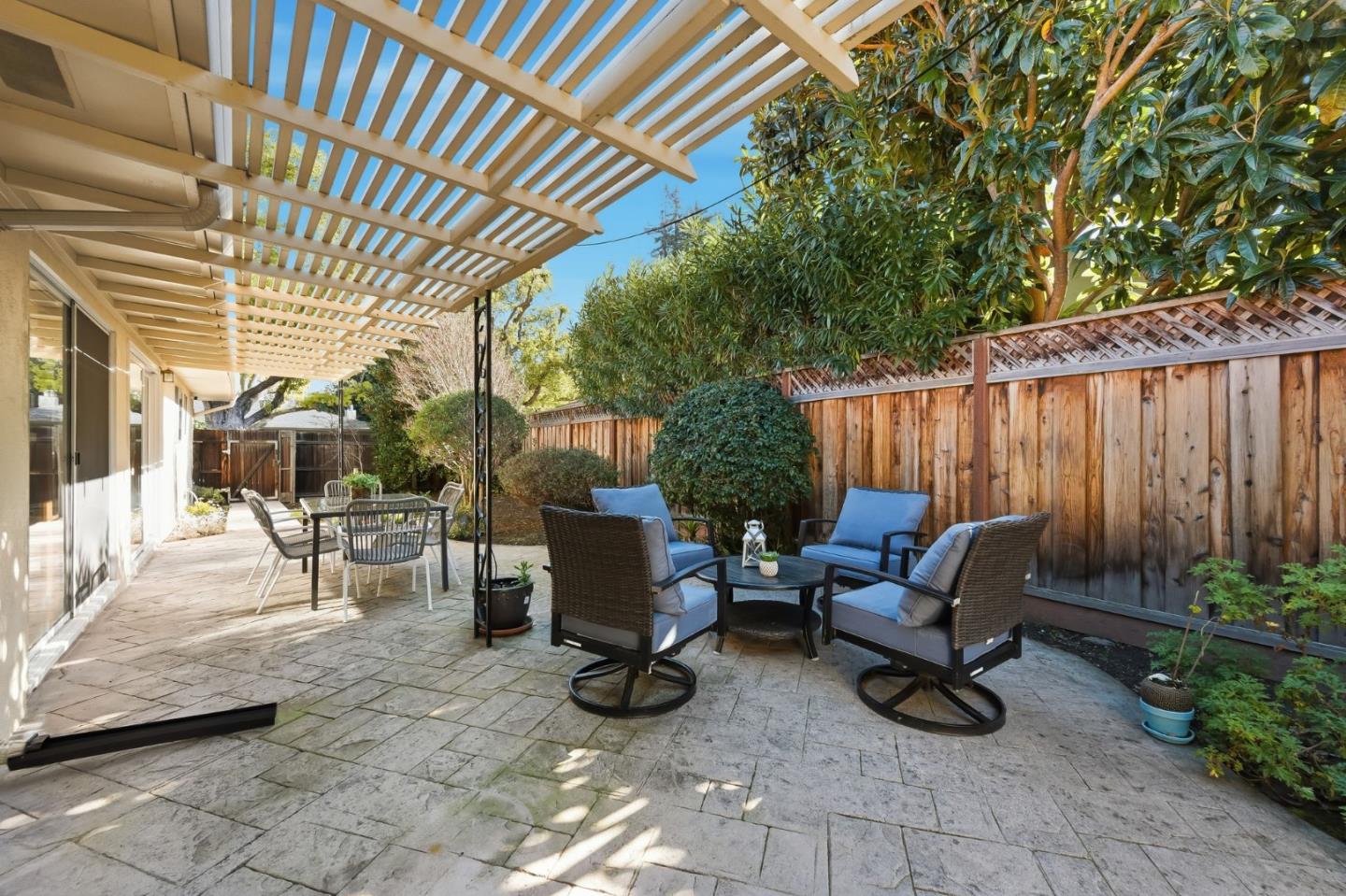 Detail Gallery Image 33 of 35 For 28 Willow Rd, Menlo Park,  CA 94025 - 3 Beds | 3 Baths