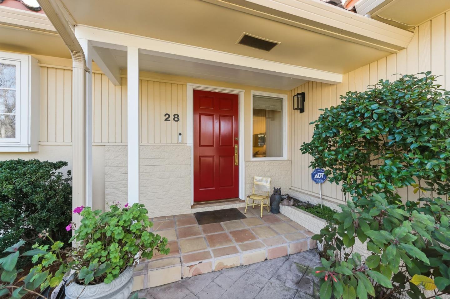 Detail Gallery Image 5 of 35 For 28 Willow Rd, Menlo Park,  CA 94025 - 3 Beds | 3 Baths