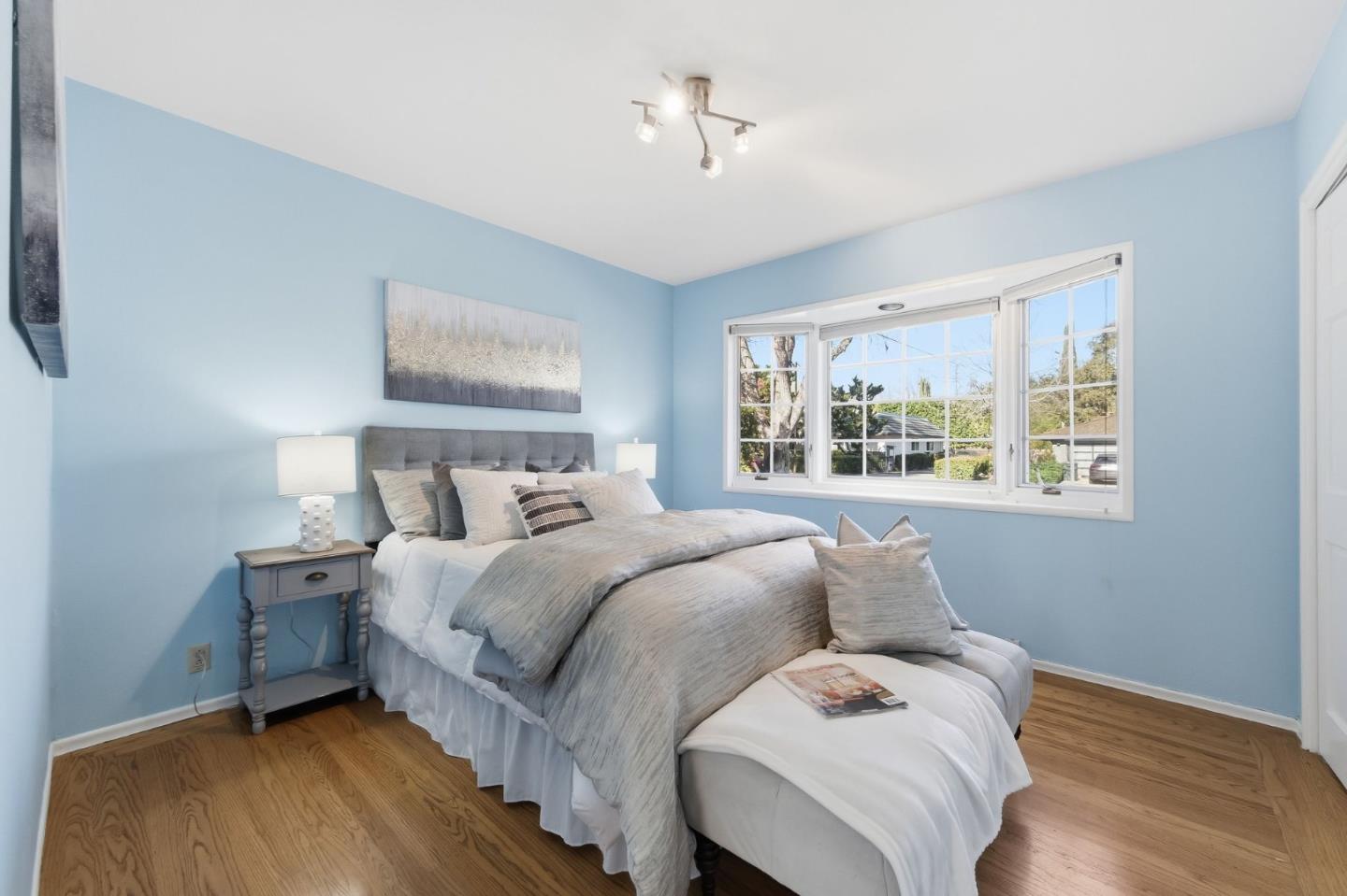 Detail Gallery Image 9 of 35 For 28 Willow Rd, Menlo Park,  CA 94025 - 3 Beds | 3 Baths