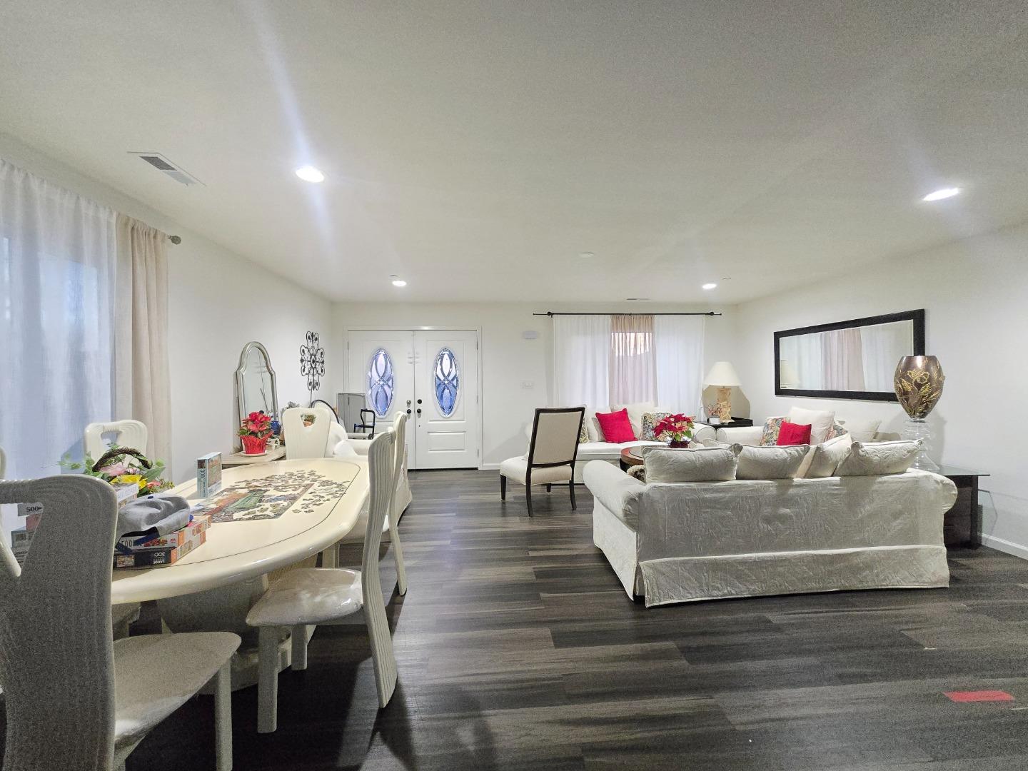 Detail Gallery Image 2 of 11 For 11 Lindbergh St, San Mateo,  CA 94401 - 5 Beds | 3 Baths