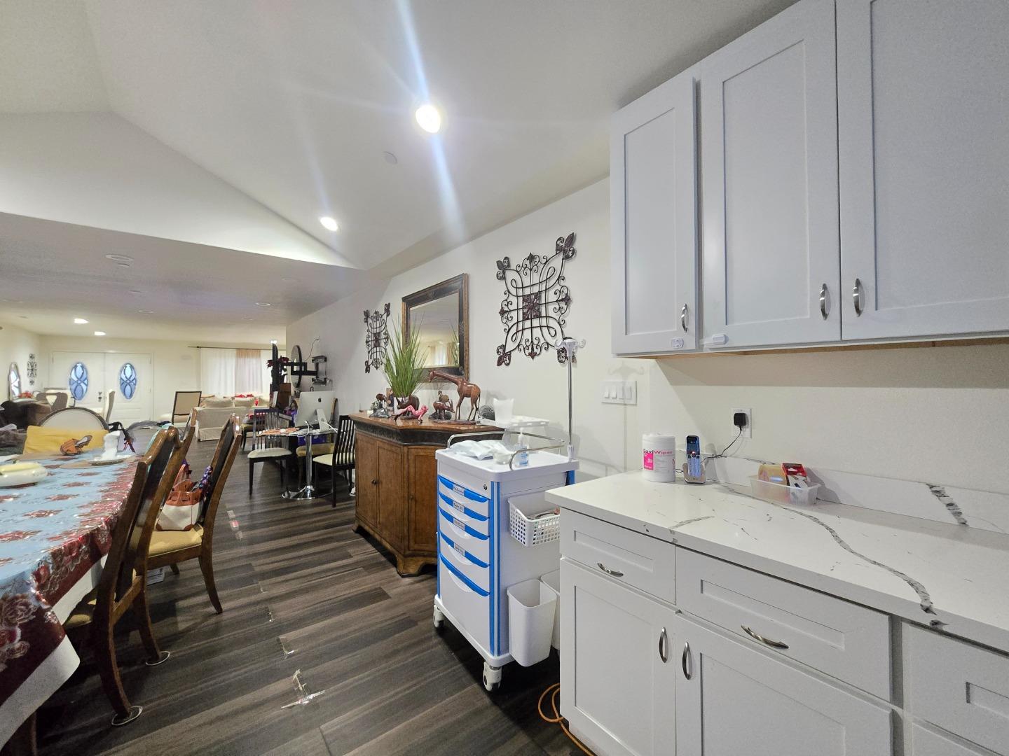 Detail Gallery Image 3 of 11 For 11 Lindbergh St, San Mateo,  CA 94401 - 5 Beds | 3 Baths