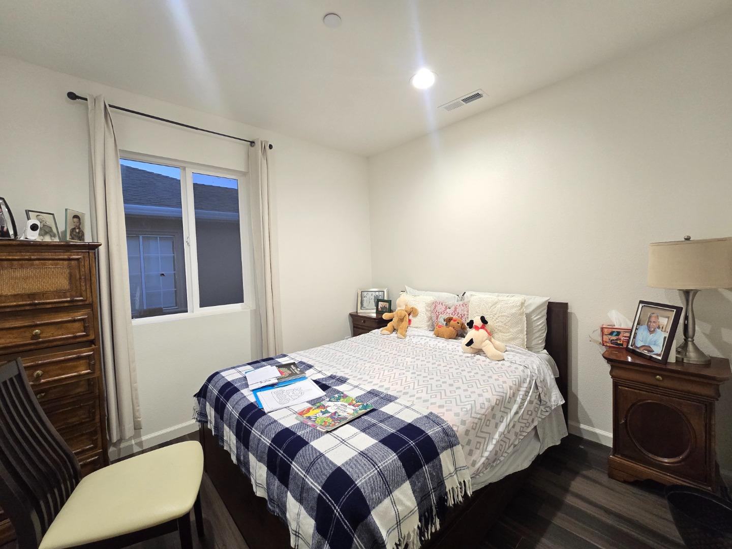 Detail Gallery Image 5 of 11 For 11 Lindbergh St, San Mateo,  CA 94401 - 5 Beds | 3 Baths