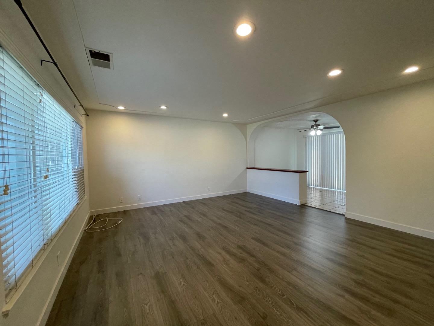 Detail Gallery Image 3 of 14 For 1362 Mcquesten Dr #B,  San Jose,  CA 95122 - 3 Beds | 1/1 Baths