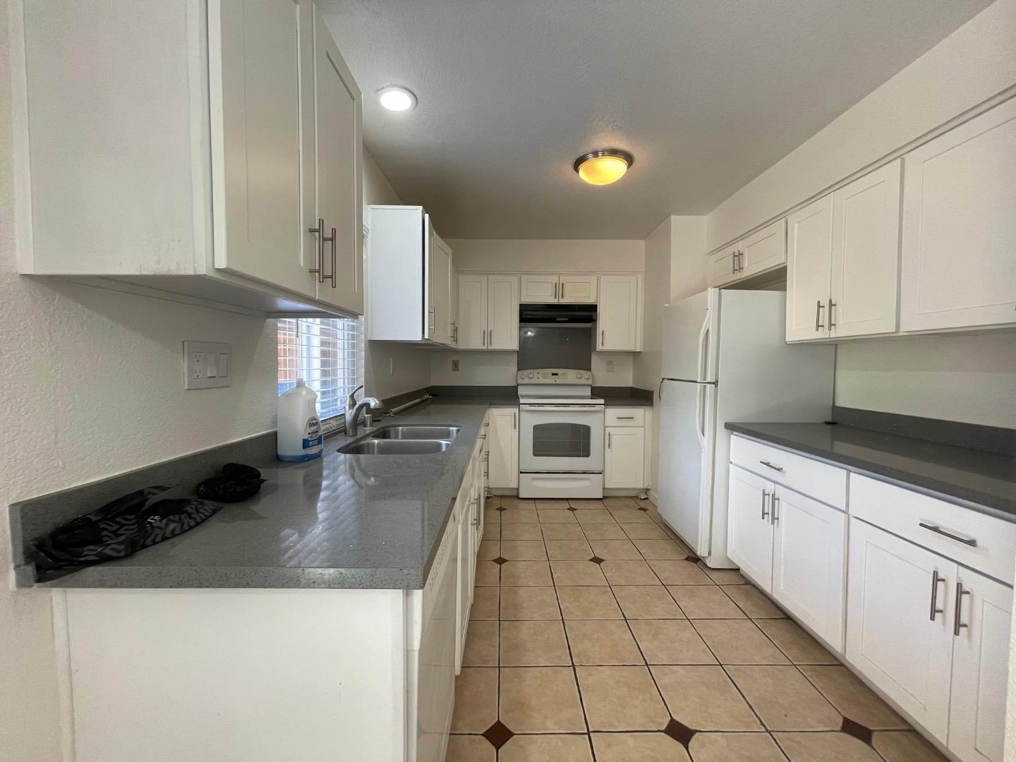 Detail Gallery Image 5 of 14 For 1362 Mcquesten Dr #B,  San Jose,  CA 95122 - 3 Beds | 1/1 Baths