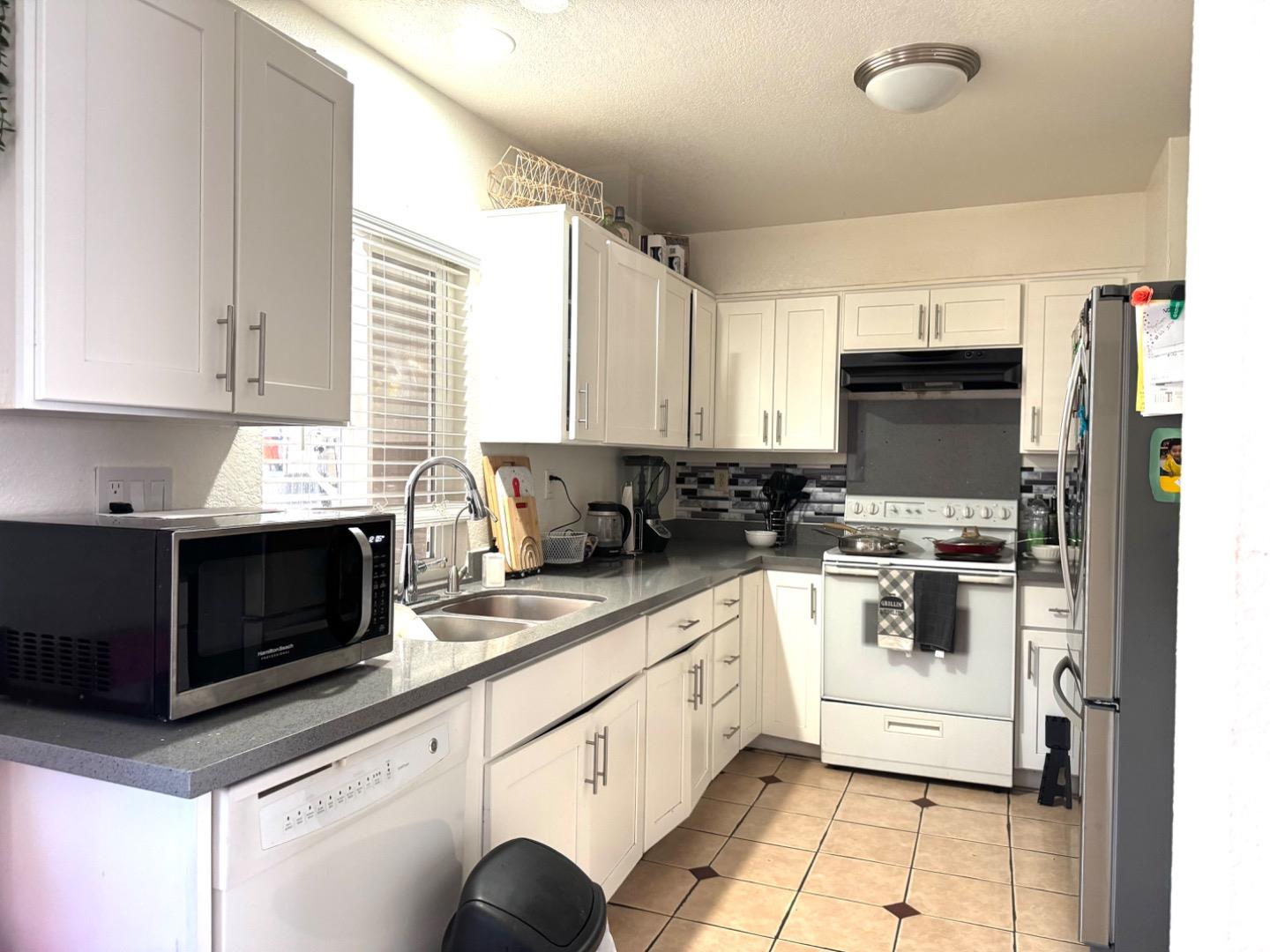 Detail Gallery Image 6 of 14 For 1362 Mcquesten Dr #B,  San Jose,  CA 95122 - 3 Beds | 1/1 Baths