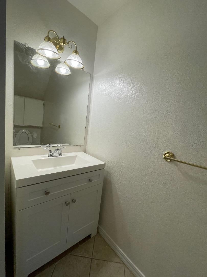 Detail Gallery Image 8 of 14 For 1362 Mcquesten Dr #B,  San Jose,  CA 95122 - 3 Beds | 1/1 Baths