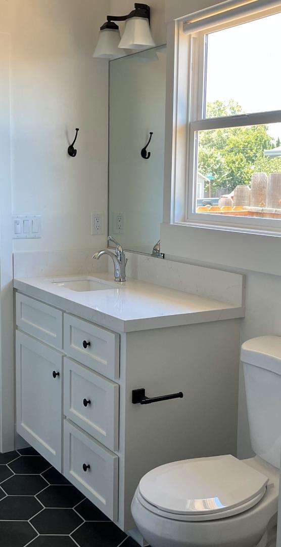 Detail Gallery Image 11 of 12 For 706 Central Ave, Hollister,  CA 95023 - 3 Beds | 2 Baths