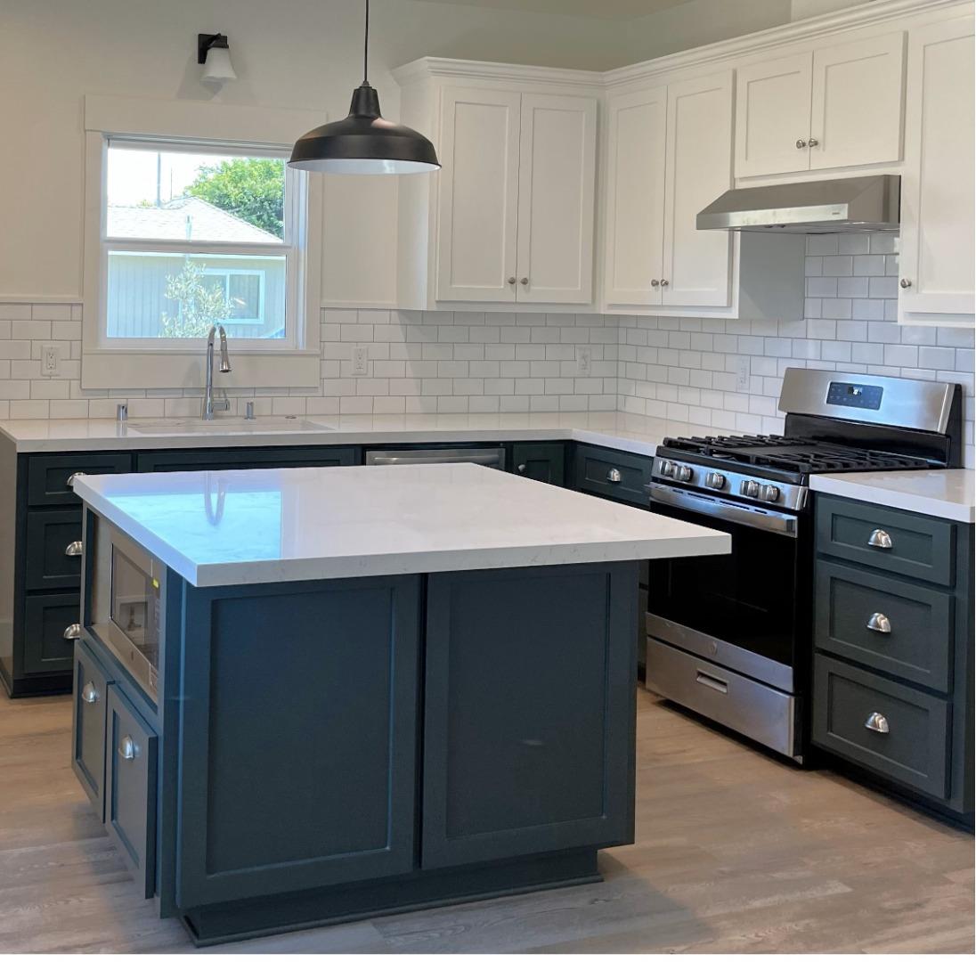 Detail Gallery Image 2 of 12 For 706 Central Ave, Hollister,  CA 95023 - 3 Beds | 2 Baths