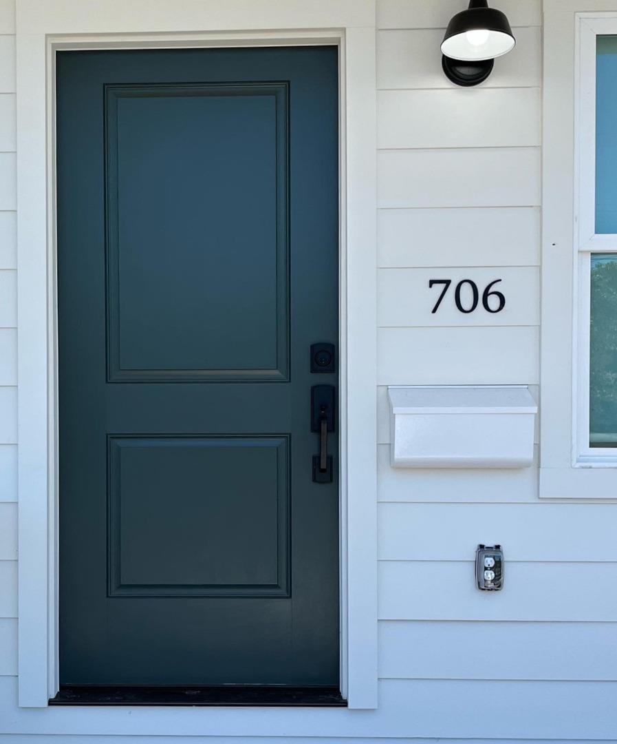 Detail Gallery Image 7 of 12 For 706 Central Ave, Hollister,  CA 95023 - 3 Beds | 2 Baths