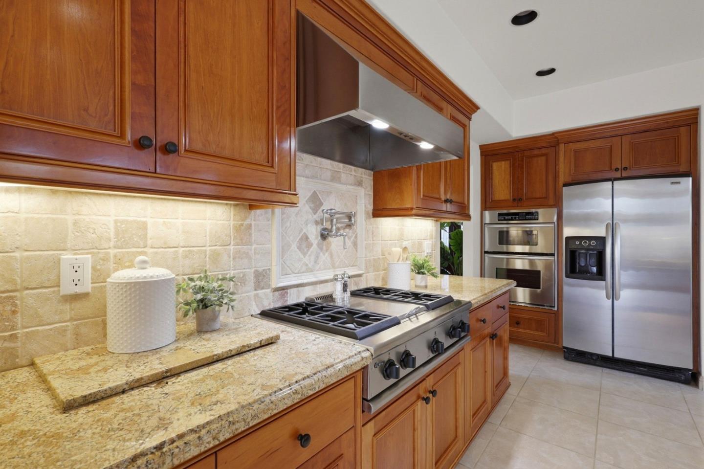 Detail Gallery Image 10 of 48 For 111 Misty Ct, Santa Cruz,  CA 95060 - 4 Beds | 3 Baths