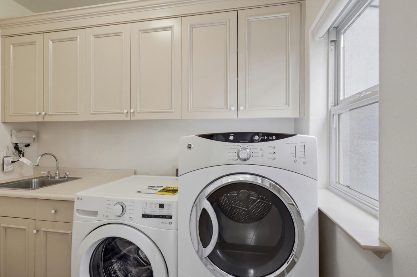 Detail Gallery Image 17 of 48 For 111 Misty Ct, Santa Cruz,  CA 95060 - 4 Beds | 3 Baths