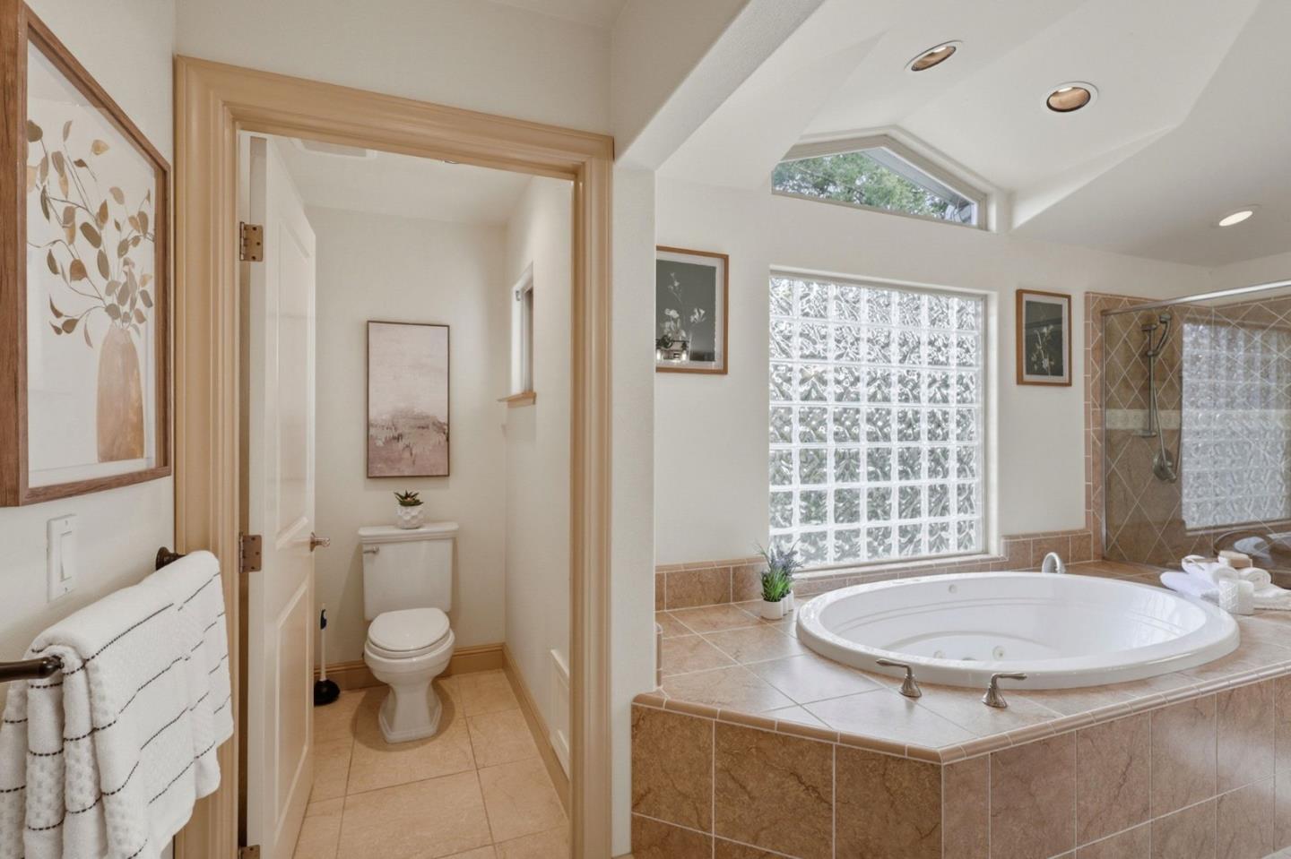 Detail Gallery Image 26 of 48 For 111 Misty Ct, Santa Cruz,  CA 95060 - 4 Beds | 3 Baths