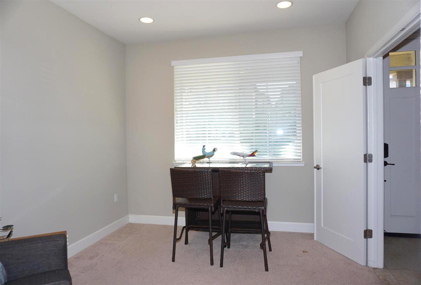 Detail Gallery Image 4 of 32 For 815 Blue Opal Dr, San Jose,  CA 95123 - 3 Beds | 3/1 Baths