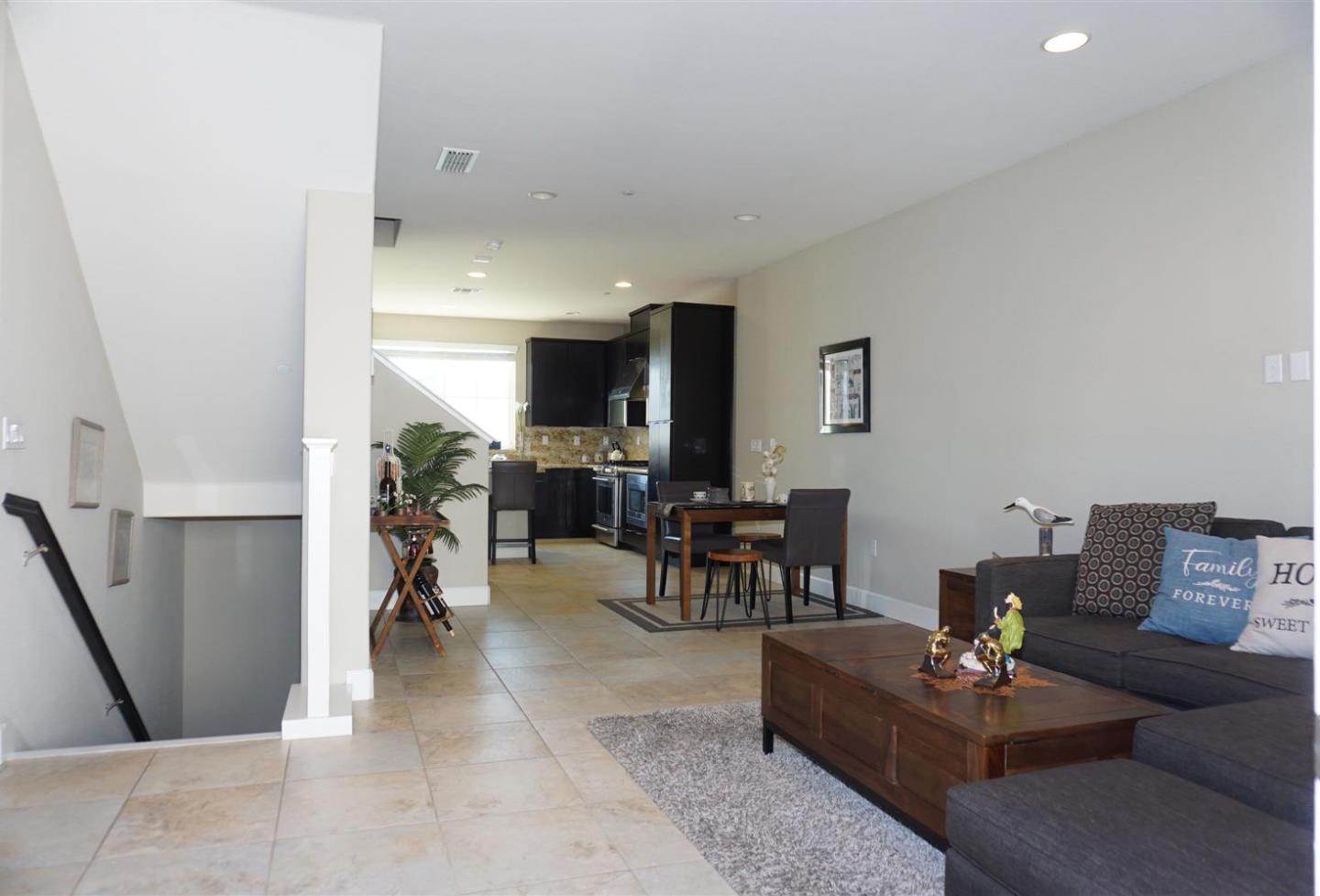 Detail Gallery Image 6 of 32 For 815 Blue Opal Dr, San Jose,  CA 95123 - 3 Beds | 3/1 Baths