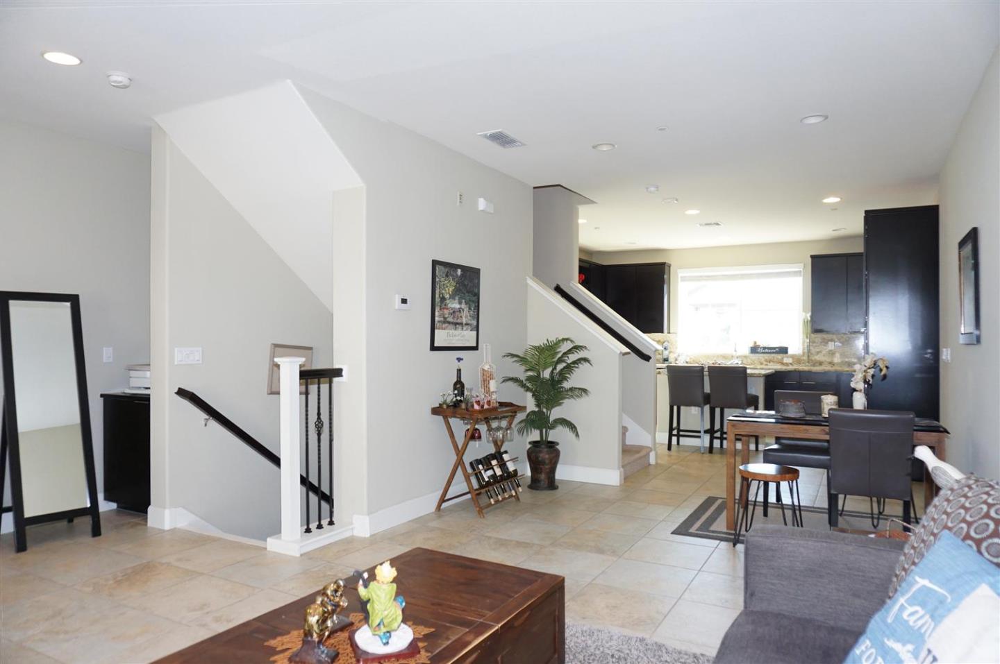 Detail Gallery Image 7 of 32 For 815 Blue Opal Dr, San Jose,  CA 95123 - 3 Beds | 3/1 Baths