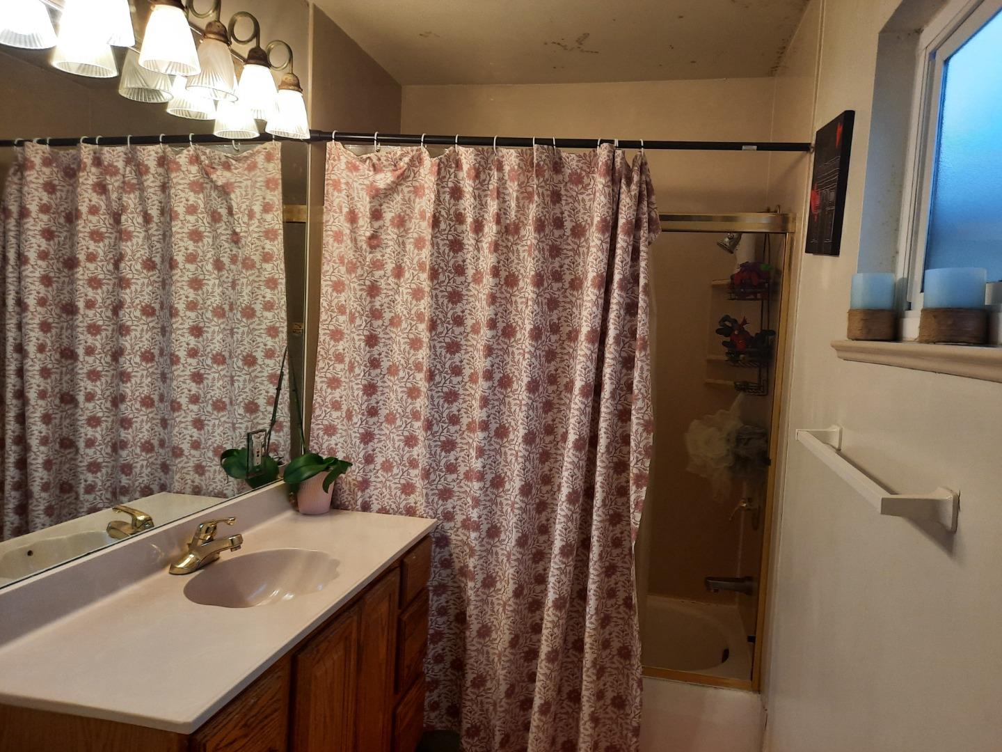 Detail Gallery Image 16 of 19 For 248 Eureka Ct, Sunnyvale,  CA 94085 - 5 Beds | 3 Baths