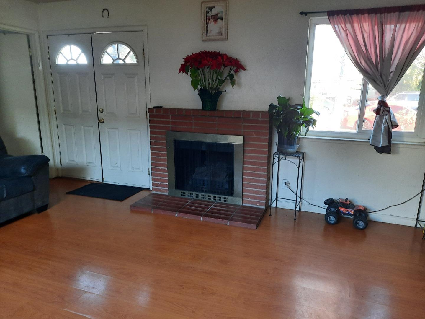 Detail Gallery Image 2 of 19 For 248 Eureka Ct, Sunnyvale,  CA 94085 - 5 Beds | 3 Baths