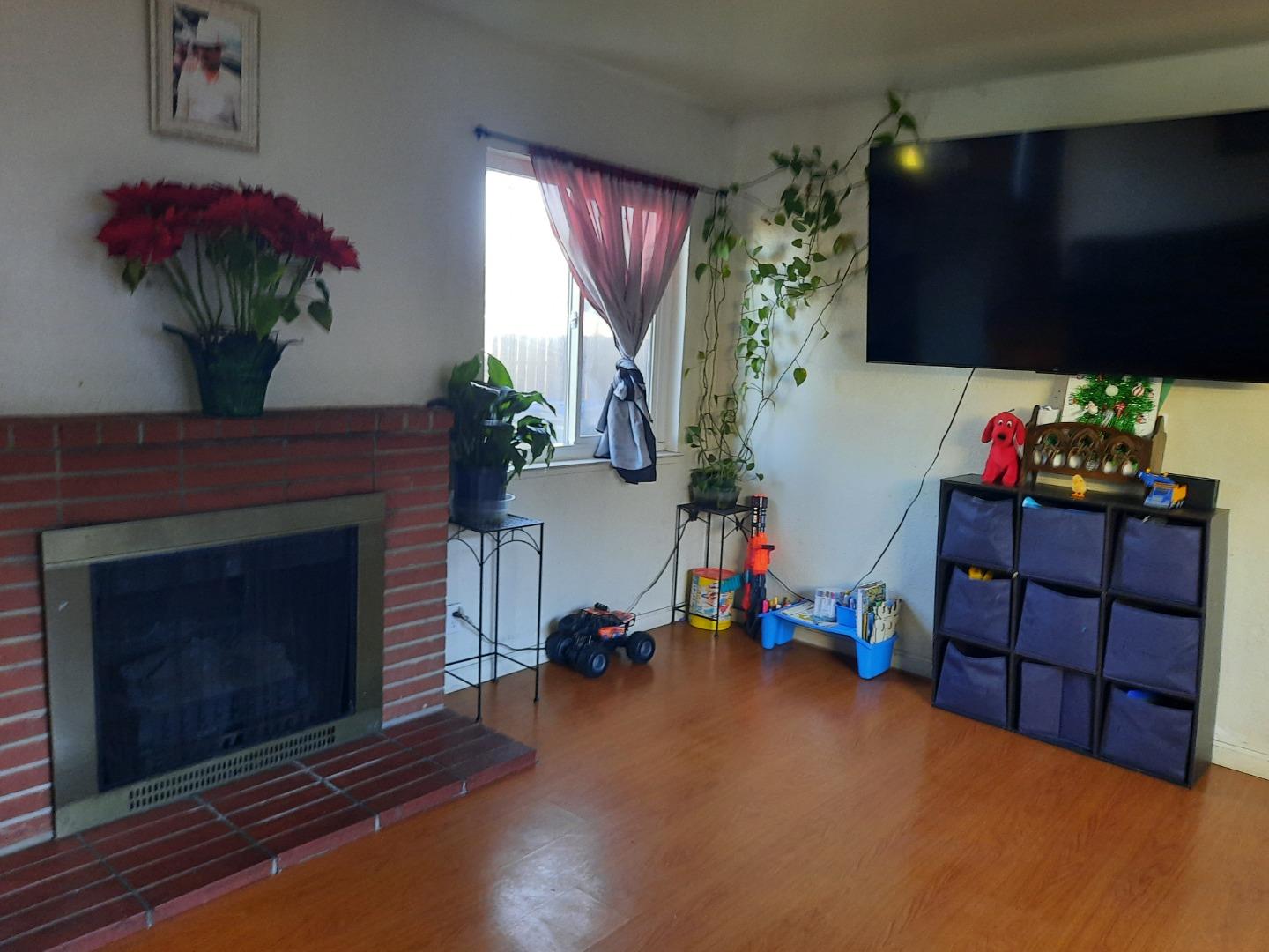 Detail Gallery Image 4 of 19 For 248 Eureka Ct, Sunnyvale,  CA 94085 - 5 Beds | 3 Baths