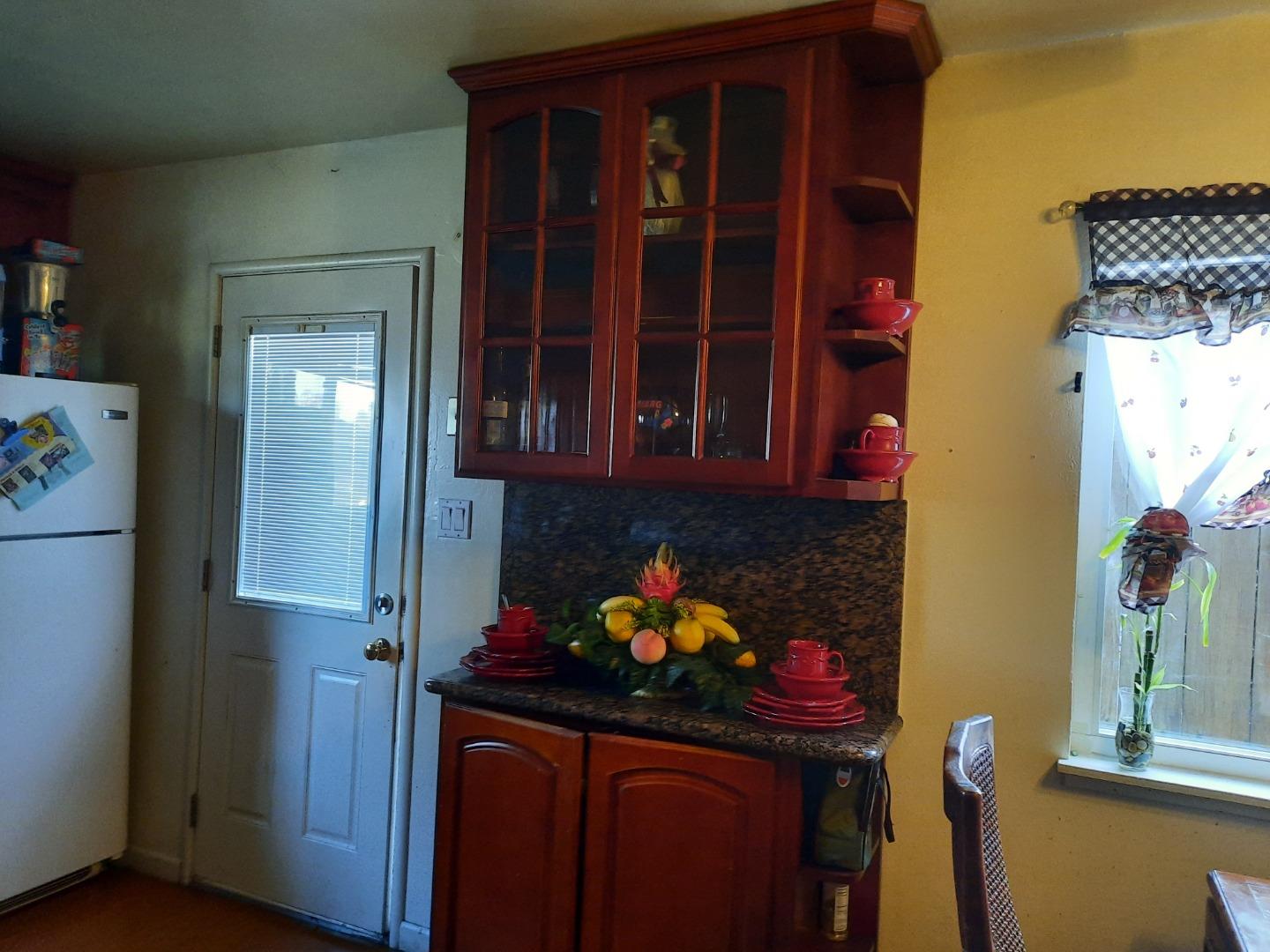 Detail Gallery Image 6 of 19 For 248 Eureka Ct, Sunnyvale,  CA 94085 - 5 Beds | 3 Baths