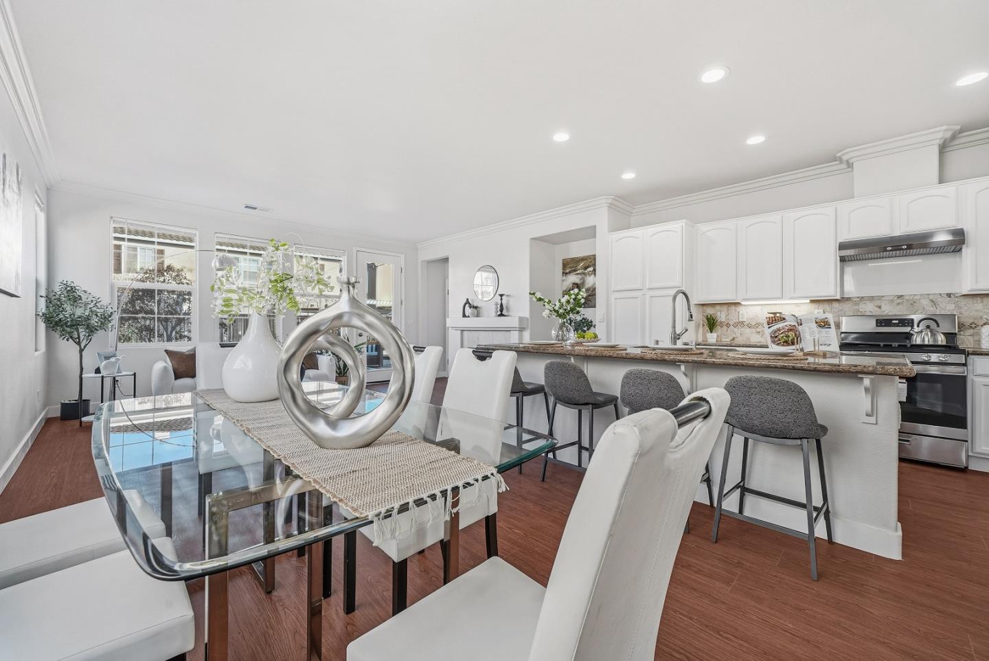 Detail Gallery Image 5 of 37 For 29004 Tern Pl, Hayward,  CA 94545 - 4 Beds | 2/1 Baths