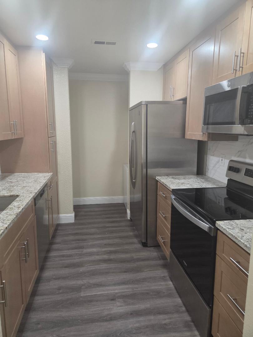 Detail Gallery Image 3 of 9 For Address Not Disclosed, San Jose,  CA 95110 - 3 Beds | 1/1 Baths