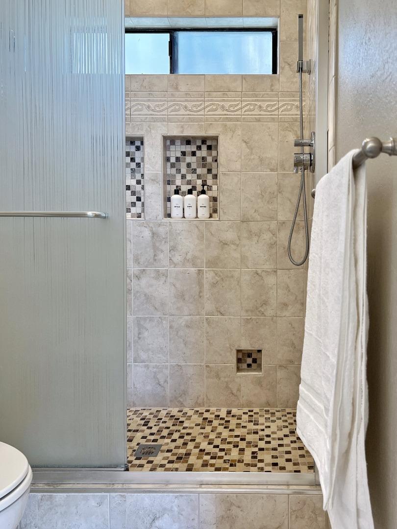 Detail Gallery Image 15 of 35 For 425 Farallon Ave, Pacifica,  CA 94044 - 4 Beds | 2/1 Baths