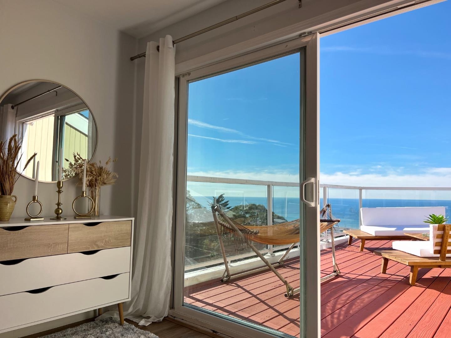 Detail Gallery Image 17 of 35 For 425 Farallon Ave, Pacifica,  CA 94044 - 4 Beds | 2/1 Baths