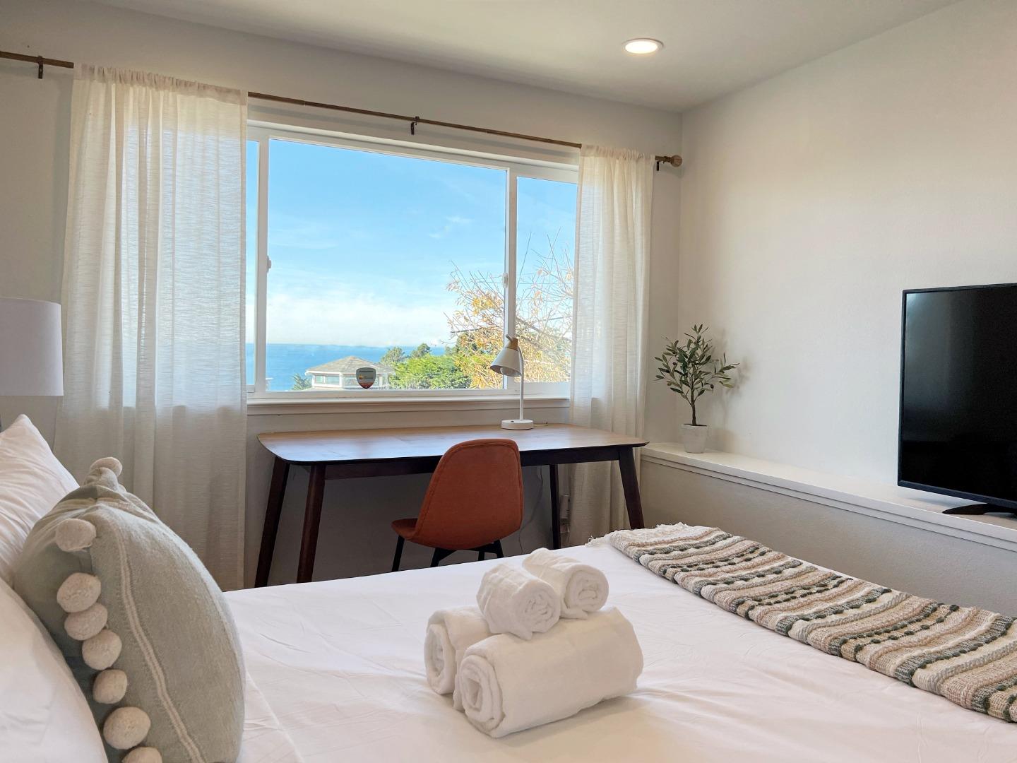 Detail Gallery Image 25 of 35 For 425 Farallon Ave, Pacifica,  CA 94044 - 4 Beds | 2/1 Baths