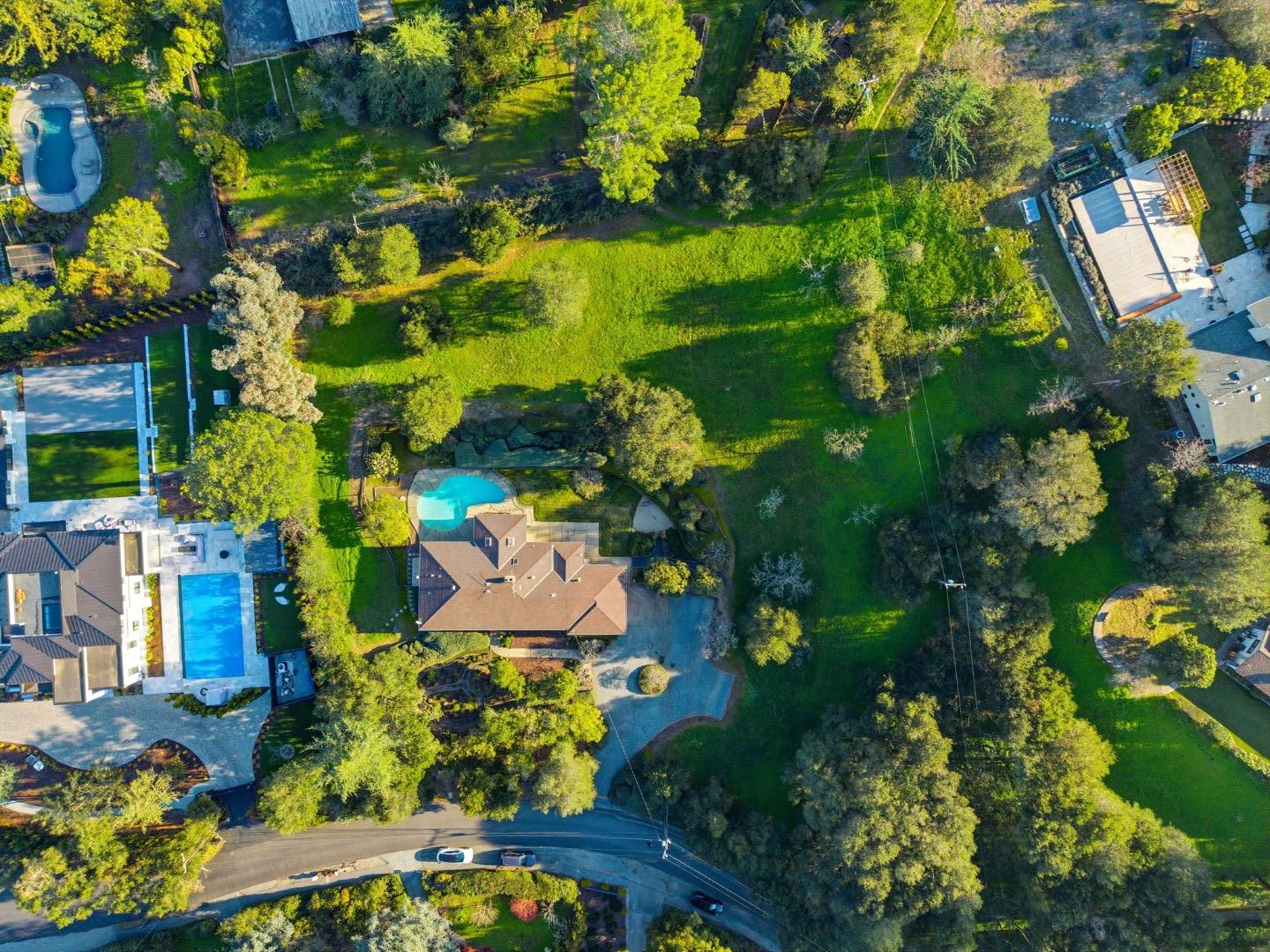 Detail Gallery Image 3 of 39 For 135 Harcross Rd, Woodside,  CA 94062 - 3 Beds | 2 Baths