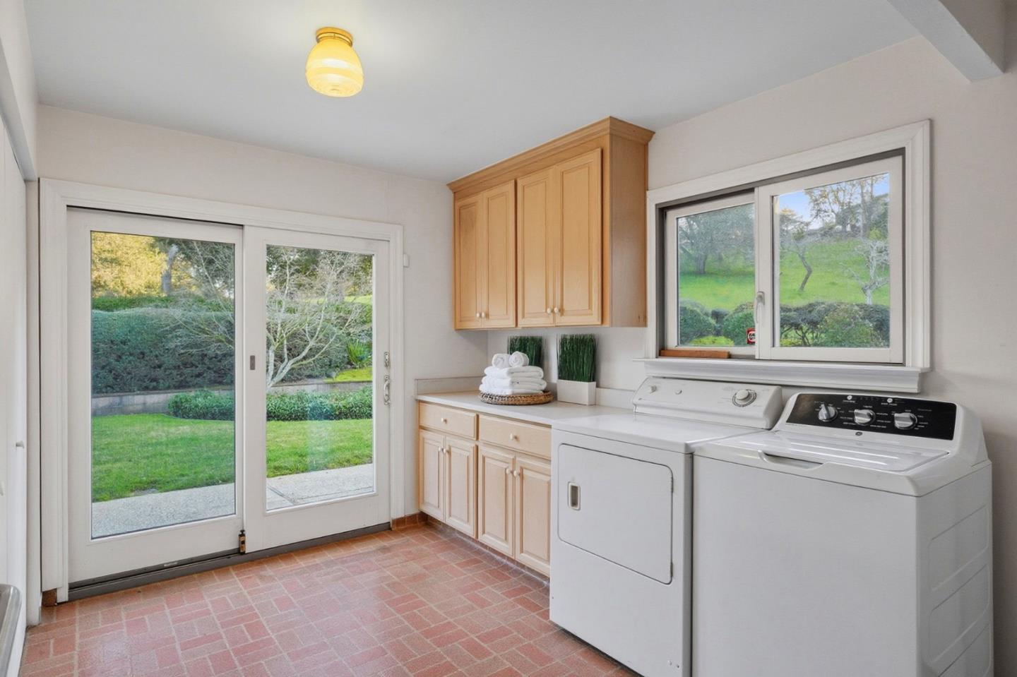 Detail Gallery Image 31 of 39 For 135 Harcross Rd, Woodside,  CA 94062 - 3 Beds | 2 Baths