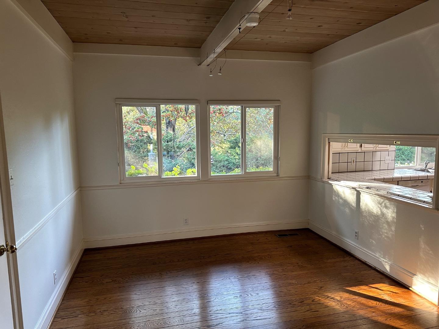 Detail Gallery Image 13 of 16 For 121 Escanyo Way, Portola Valley,  CA 94028 - 5 Beds | 2 Baths