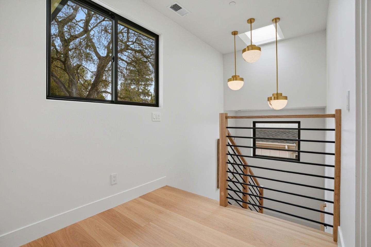 Detail Gallery Image 16 of 36 For 752 College Ave, Menlo Park,  CA 94025 - 5 Beds | 5 Baths