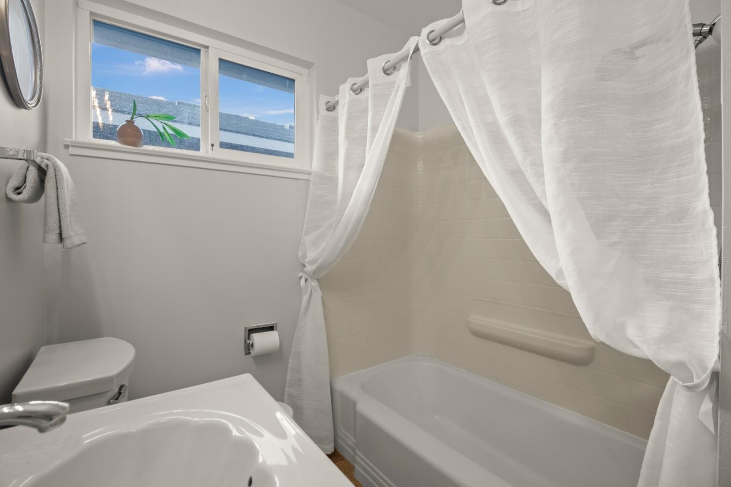 Detail Gallery Image 6 of 17 For 1406 Dentwood Dr, San Jose,  CA 95118 - 3 Beds | 2 Baths