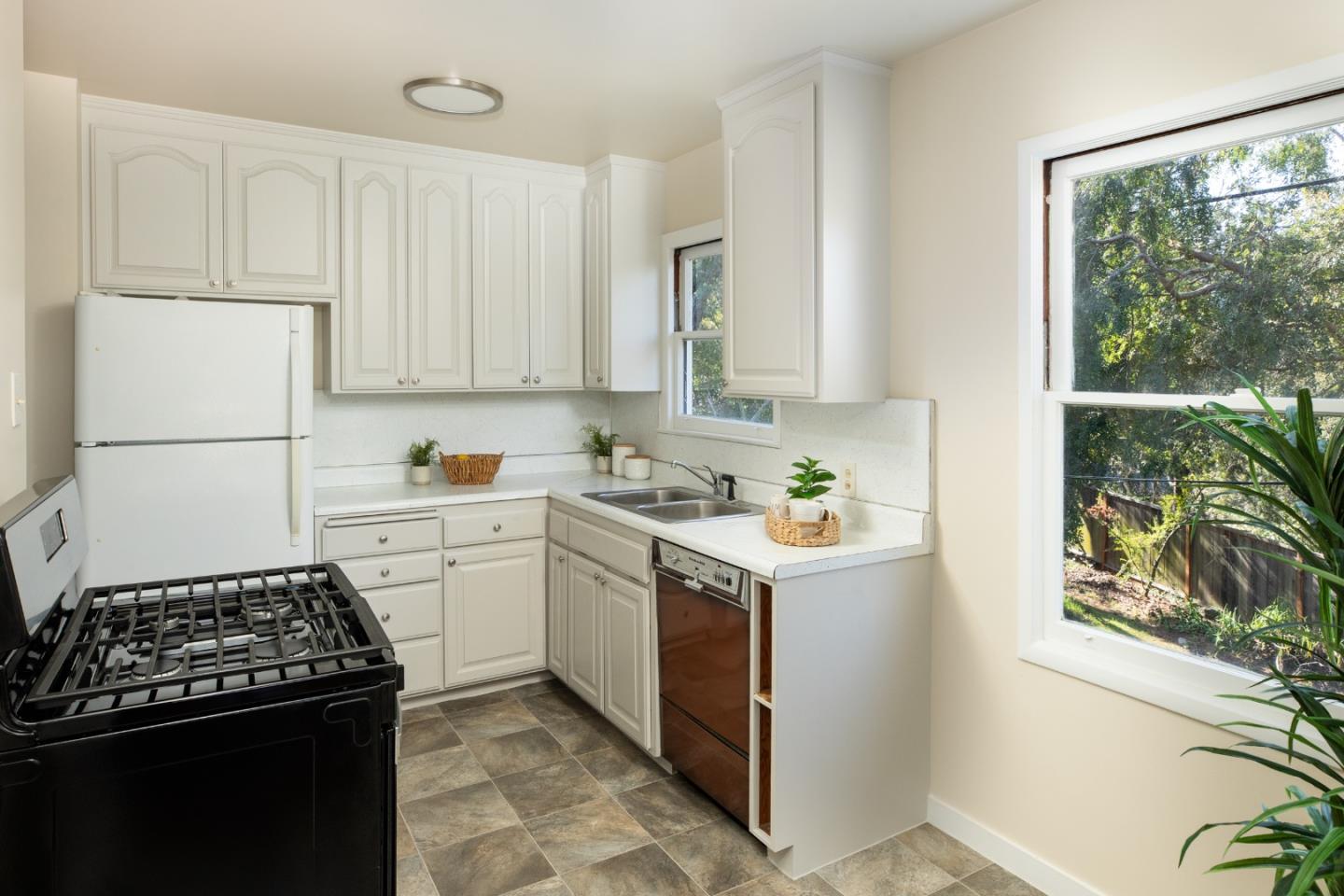 Detail Gallery Image 5 of 18 For 3820 Fernwood St, San Mateo,  CA 94403 - 3 Beds | 2 Baths