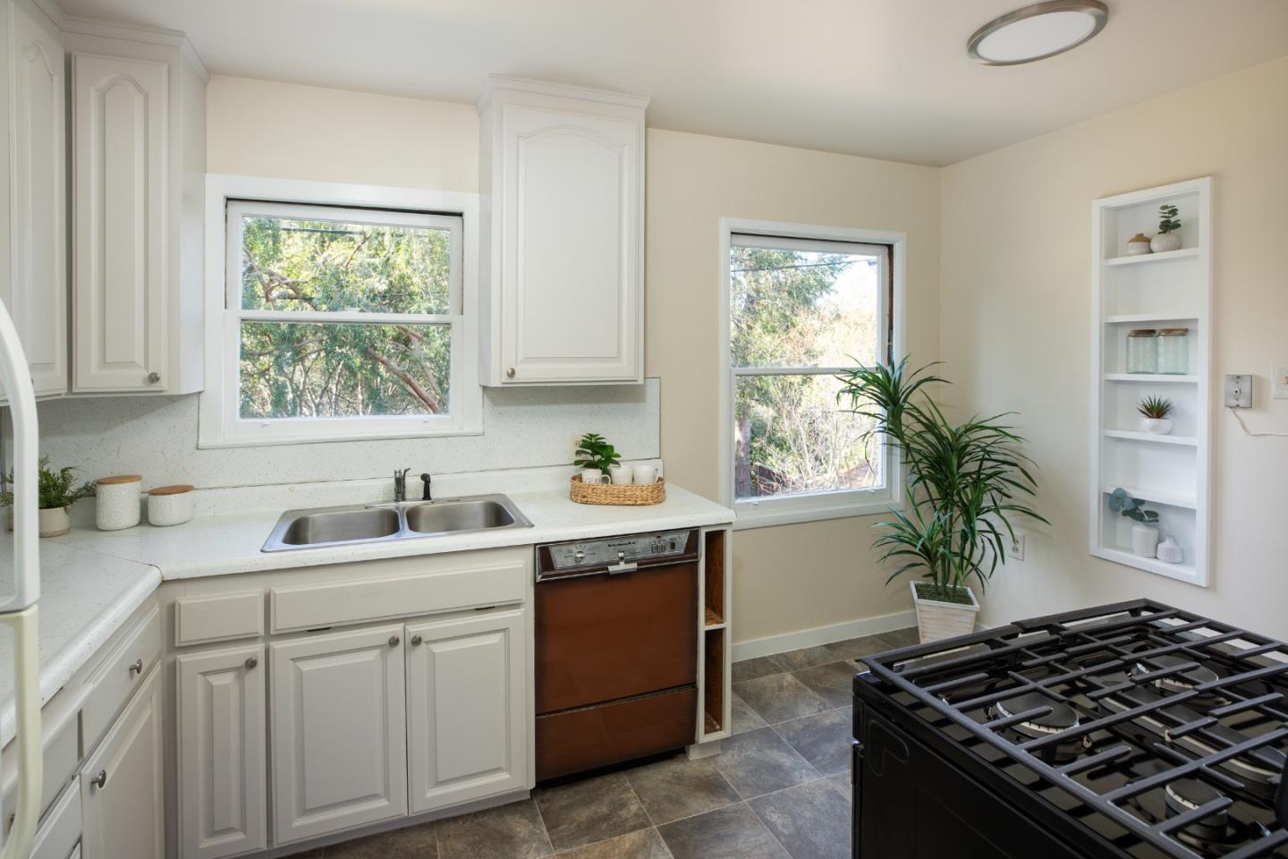 Detail Gallery Image 6 of 18 For 3820 Fernwood St, San Mateo,  CA 94403 - 3 Beds | 2 Baths