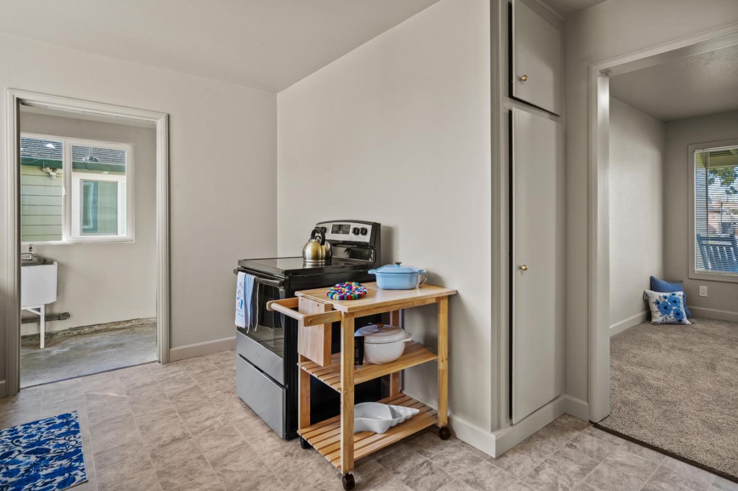 Detail Gallery Image 11 of 28 For 208 Diablo Dr, Salinas,  CA 93906 - 3 Beds | 1 Baths