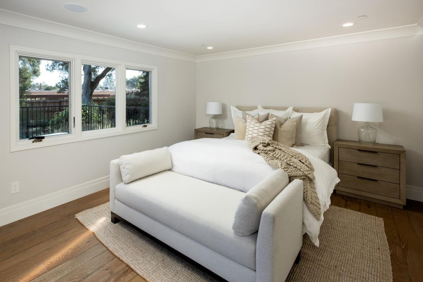 Detail Gallery Image 16 of 37 For 212 Oak Grove Ave, Atherton,  CA 94027 - 4 Beds | 3/1 Baths